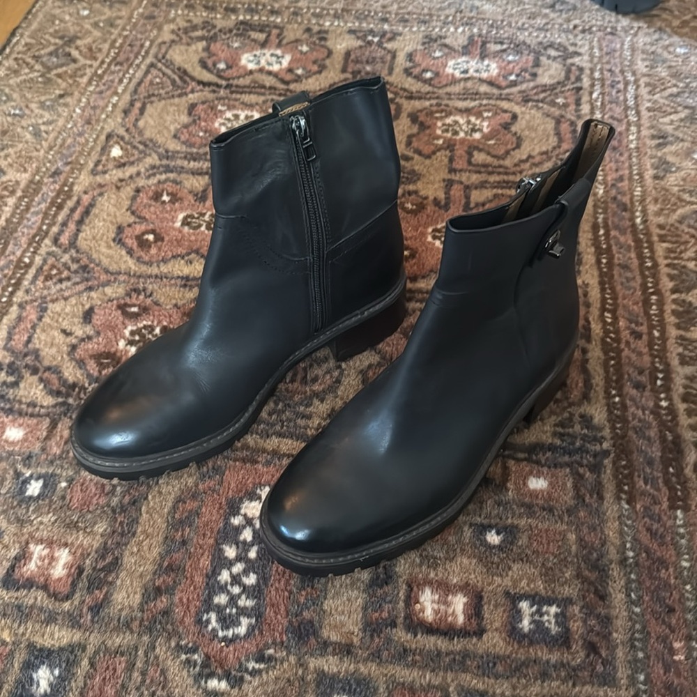 Coach Classic Turnlock Boots sz 8